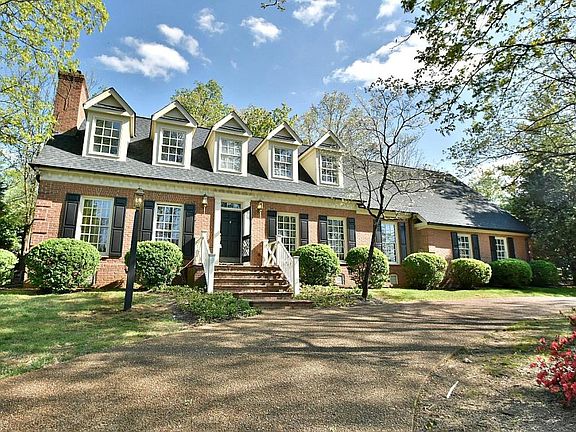 2nd image of 408 E Fox Den Dr