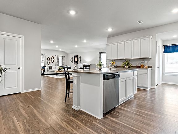 5th image of 474 W Branta St