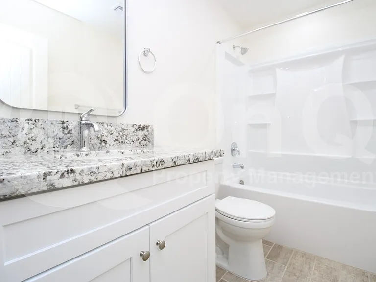 238 N Sycamore St — Photo 17
