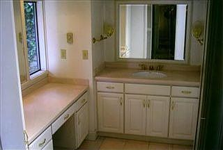 4th image of 8215 NE Juanita Dr