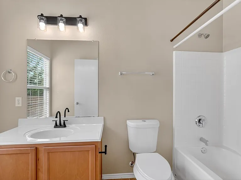 7401 Cowhand Ct — Photo 18