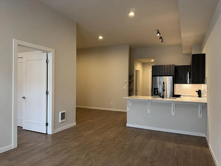 B Flats — Photo 31
