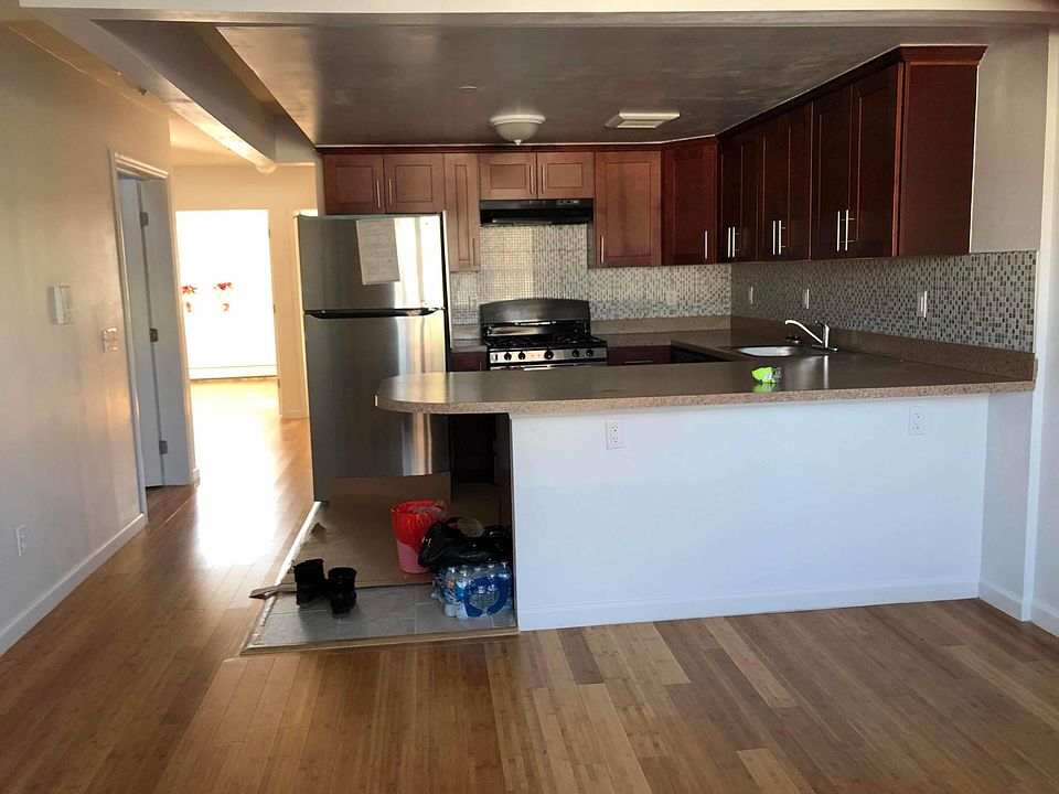 living room looking at kitchen