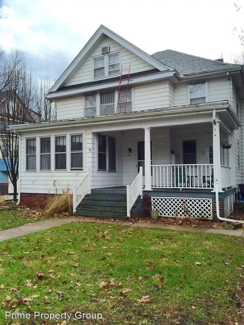 407 W Green St photo 1