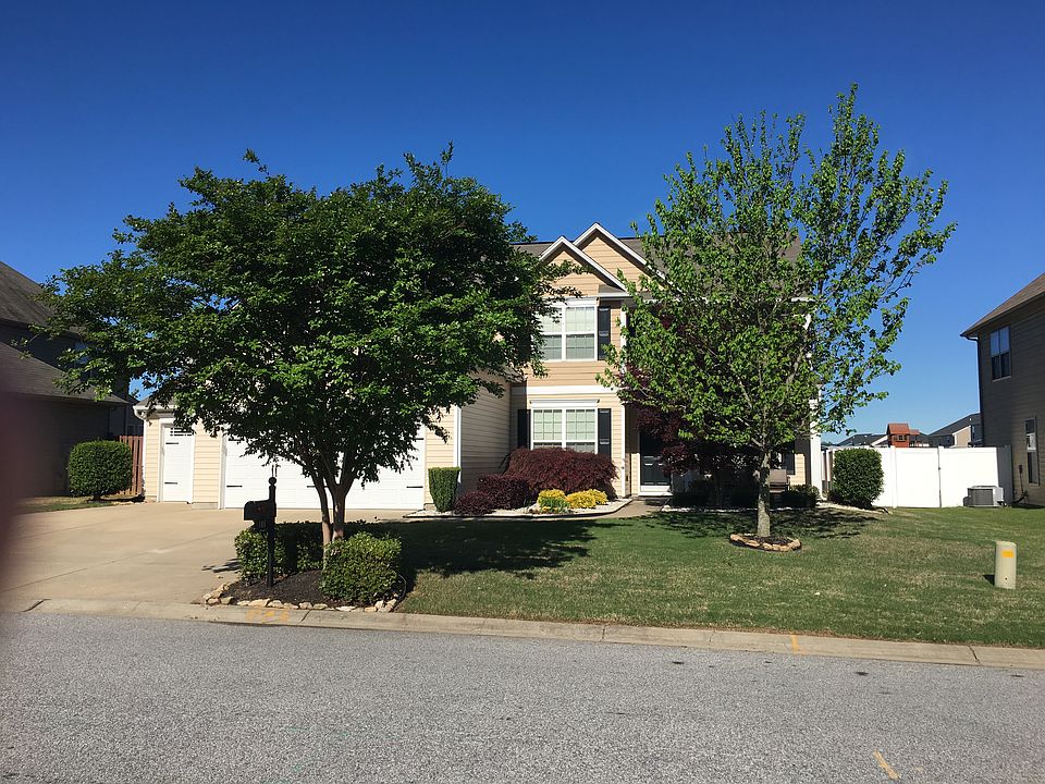 2nd image of 105 Kelsey Glen Ln