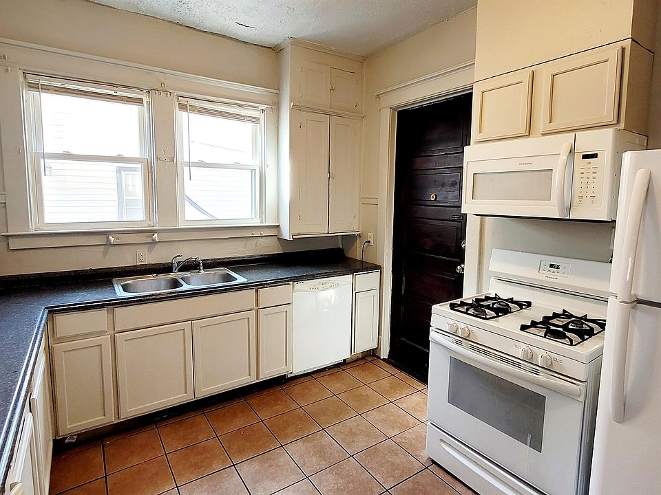 Kitchen w/ rear exterior and common area basement