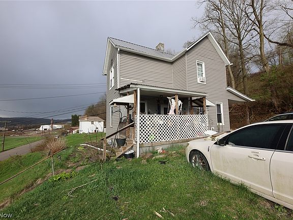 3rd image of 1016 Collins Memorial Dr