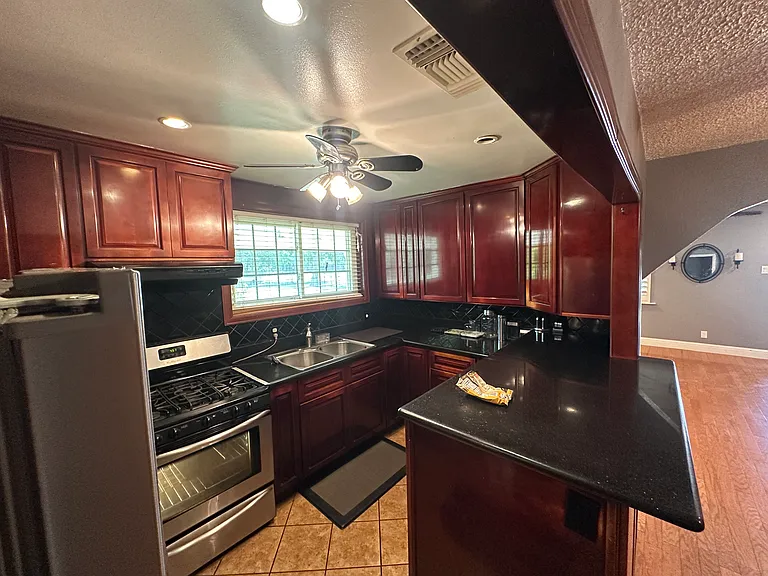 483 E Daleville Ave — Photo 10