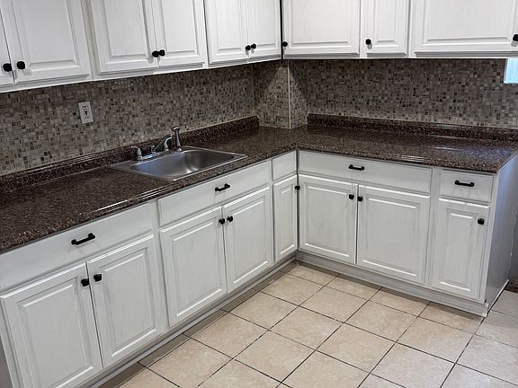 5th image of 331 N Fountain St