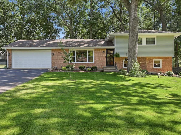 8755 N Glacier Dr, Byron, IL 61010