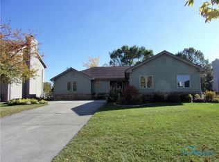 3526 Lynnbrooke Ln, Oregon, OH 43616