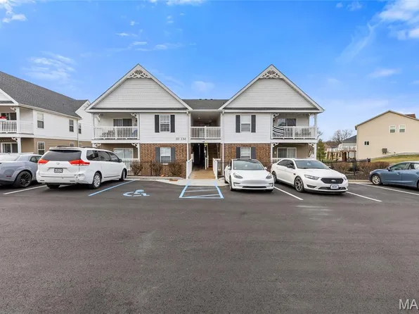 131 Saravalle Dr, Saint Peters, MO 63376