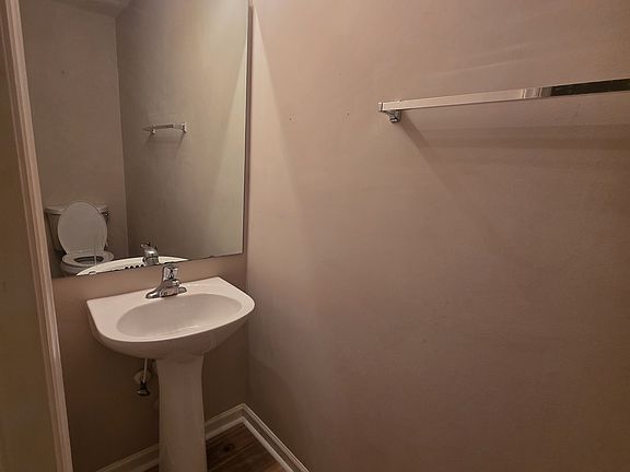 5th image of 557 Oxford St