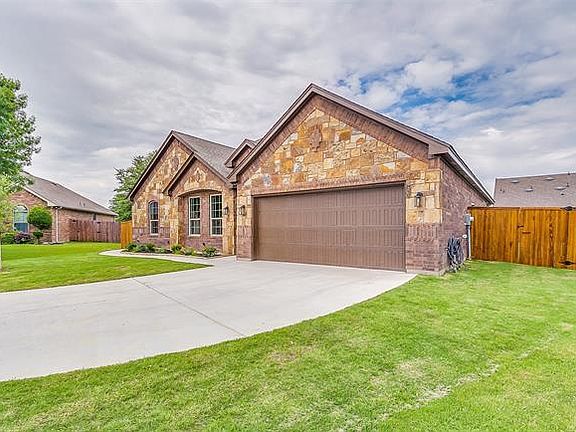 3rd image of 524 Greenvale Ct