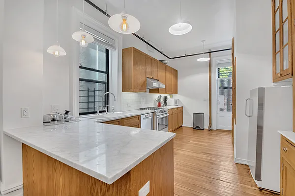 Sold by Compass | media 22