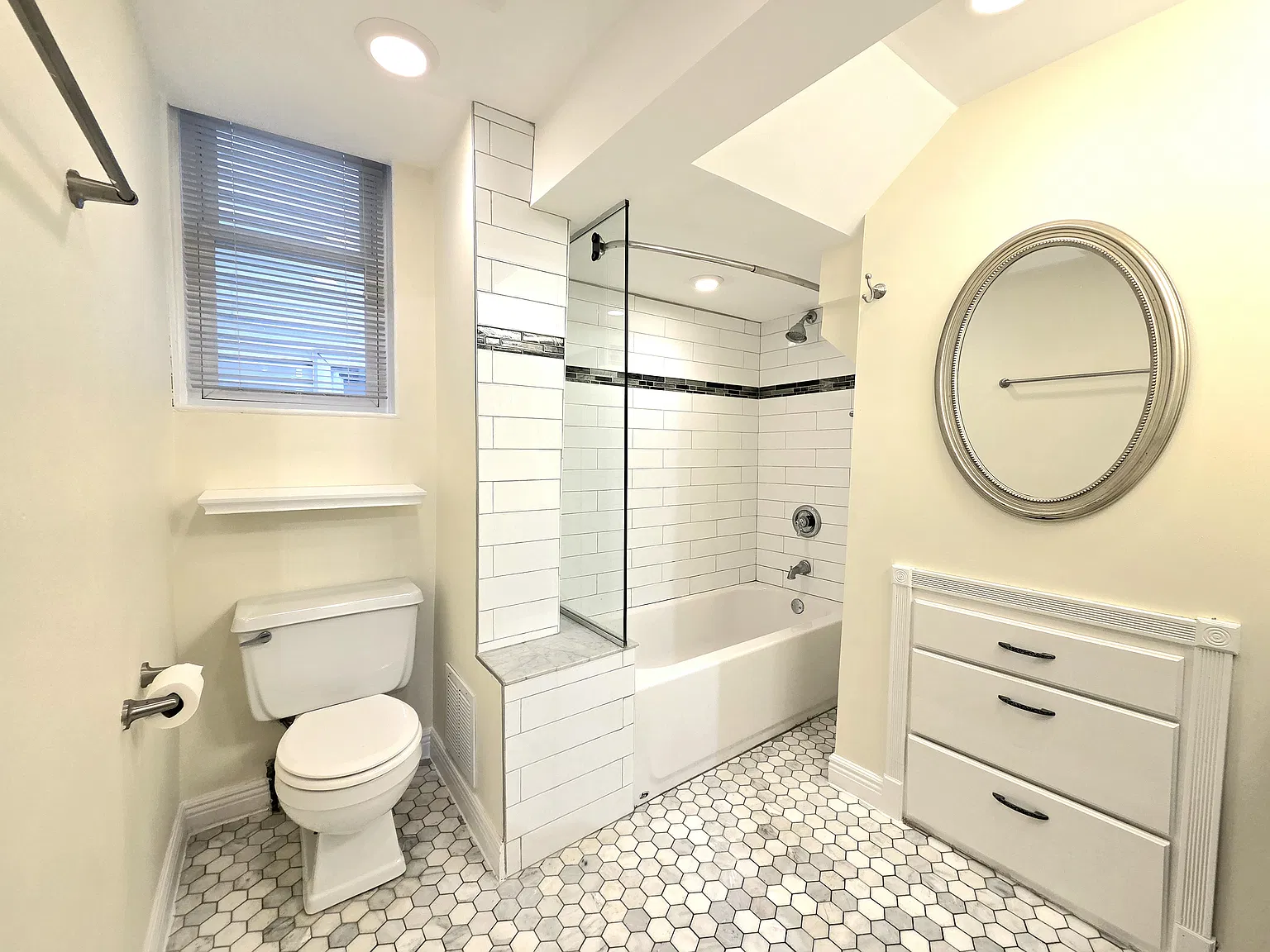 2 bed, 1000 sqft, $2,495 — Photo 2