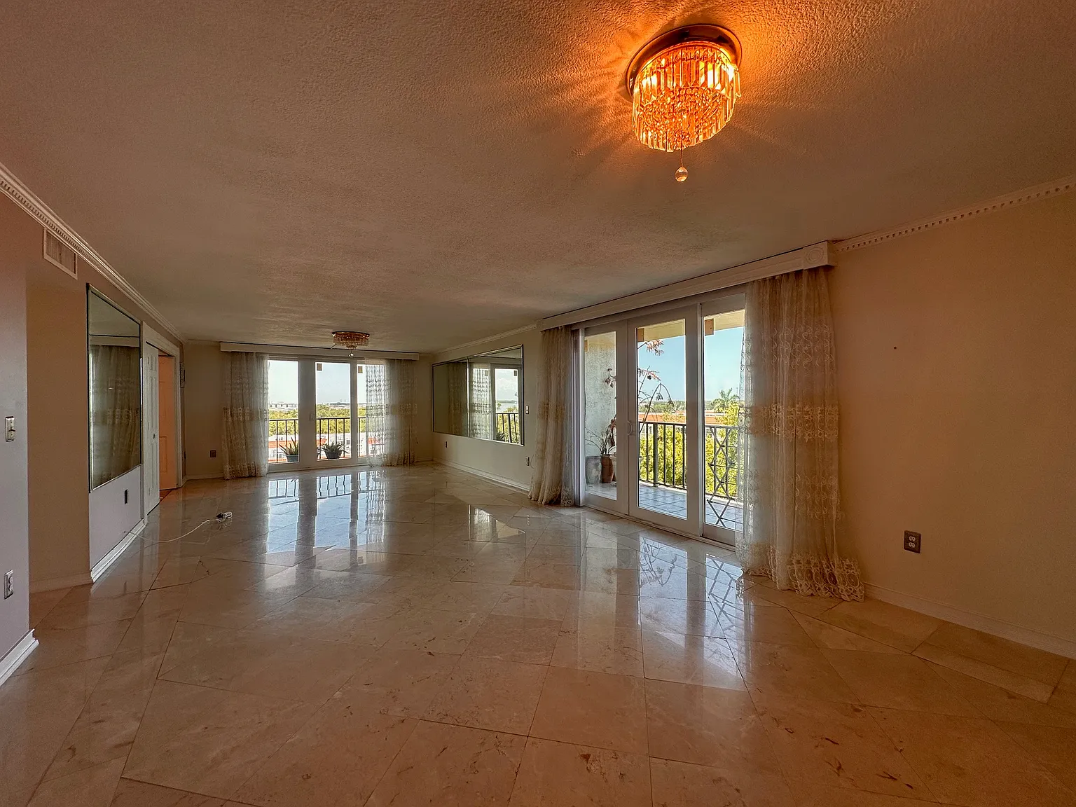 2 bed, 1670 sqft, $2,700 — Photo 4