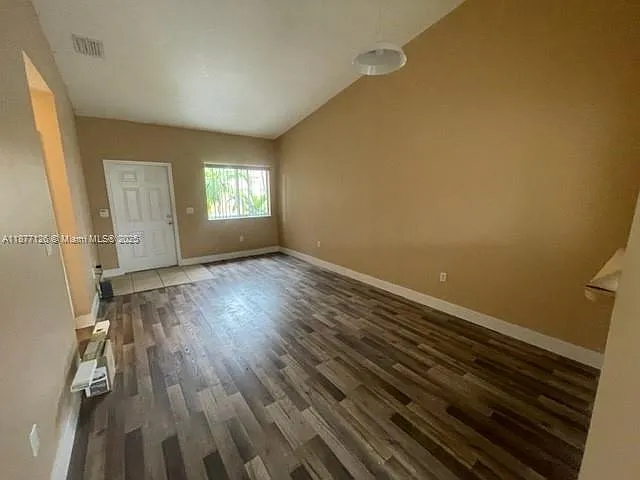 2 bed, 979 sqft, $2,200 — Photo 2
