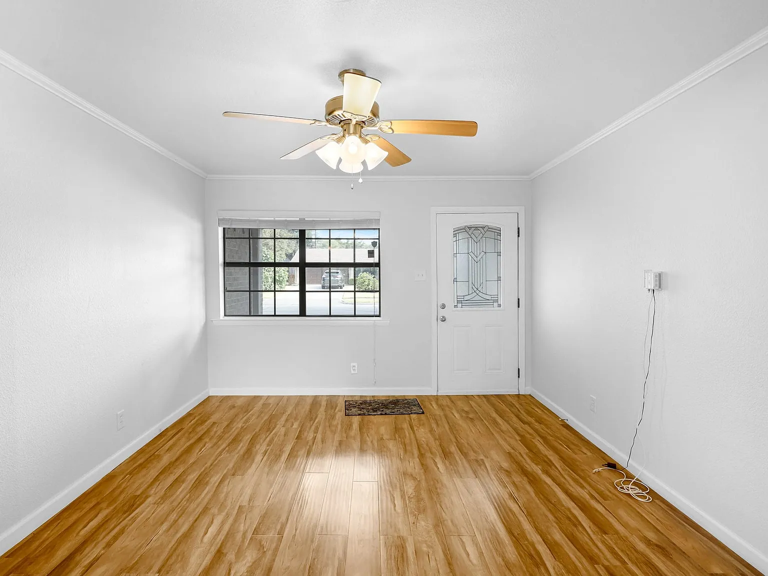 3 bed, 2.0 bath, 1192 sqft, $2,200 — Photo 3