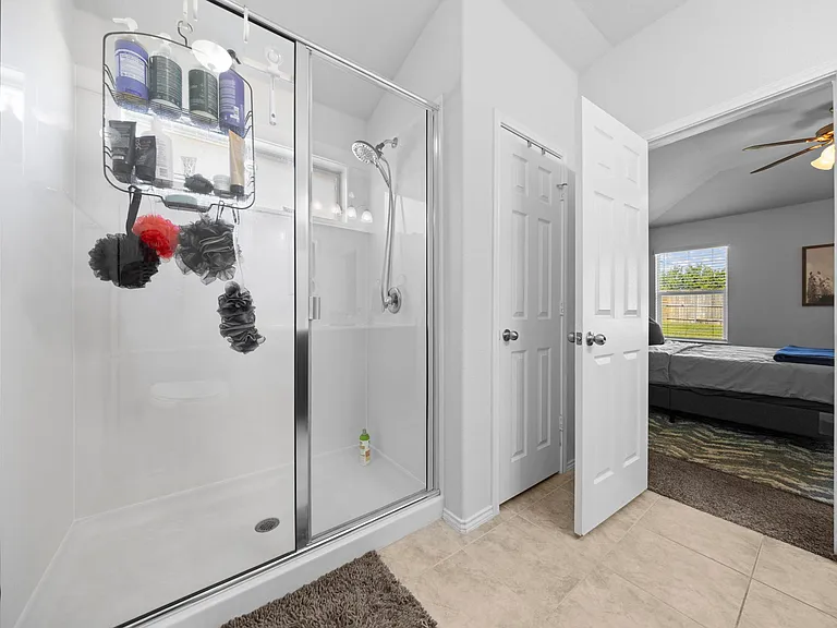 8402 Pleasant Trail Dr — Photo 21