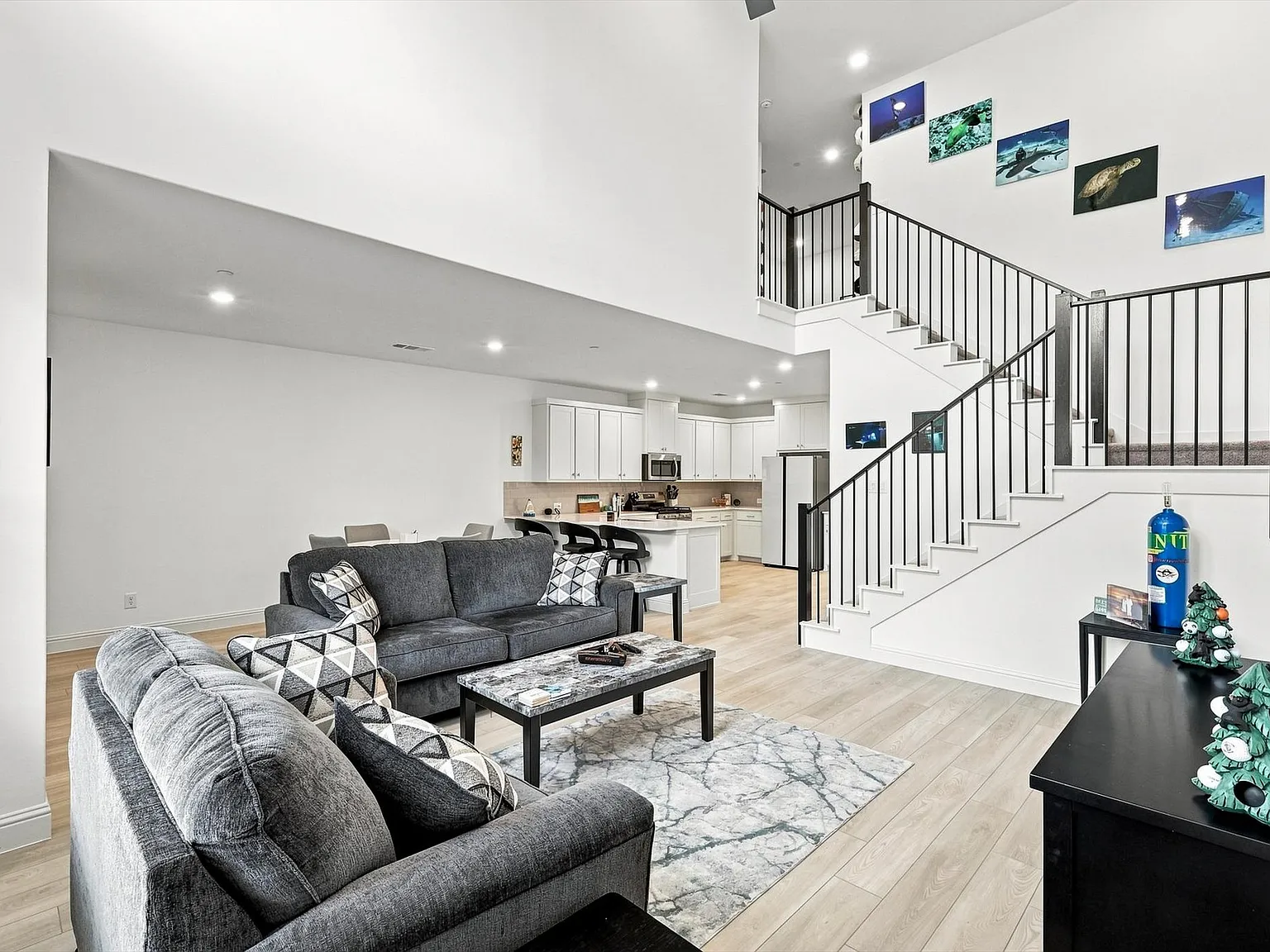 2 bed, 2.5 bath, 1925 sqft, $2,800 — Photo 3