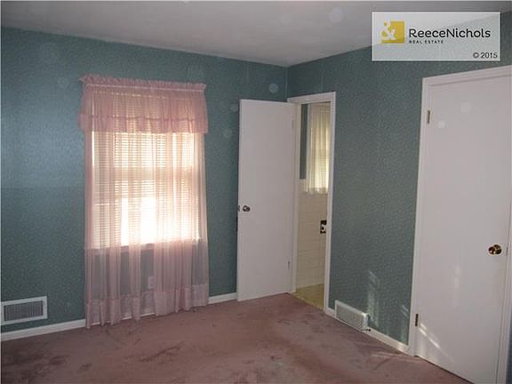 3rd image of 1460 Circle Dr