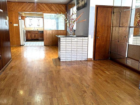 2nd image of 1134 W Ritner St
