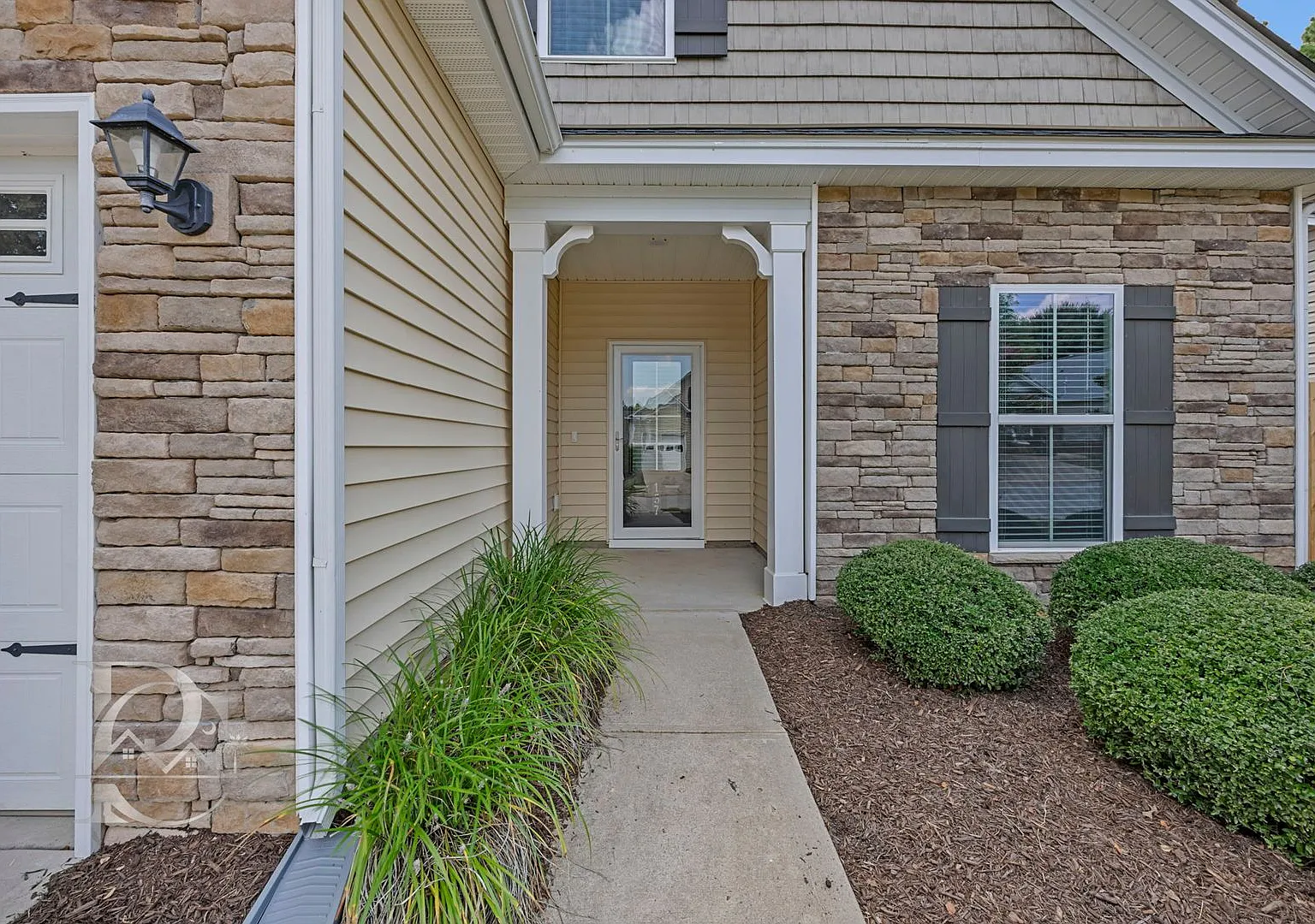 Three Bedroom Patio Home In Gated Community — Photo 2
