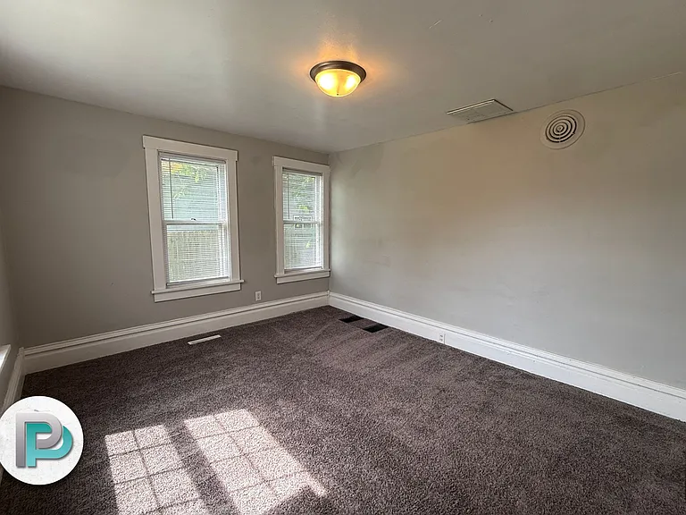 1448 N Monroe Ave — Photo 4