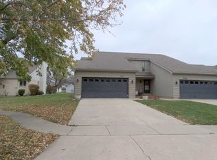 210 Huntington Ct, Shorewood, IL