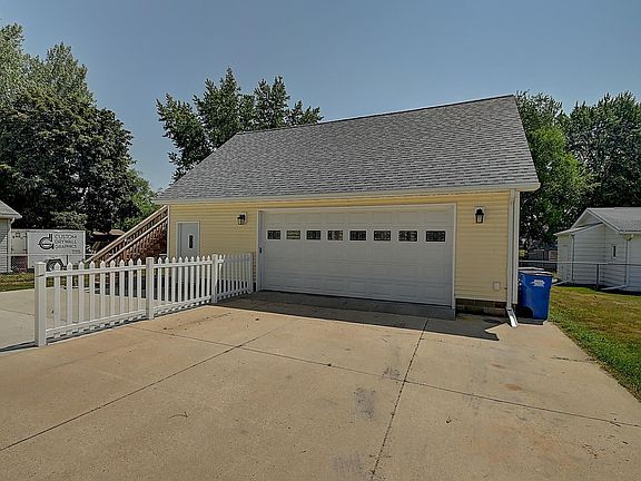5th image of 941 Colleen Ave