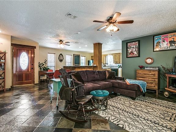 4th image of 111 Oaktree Dr