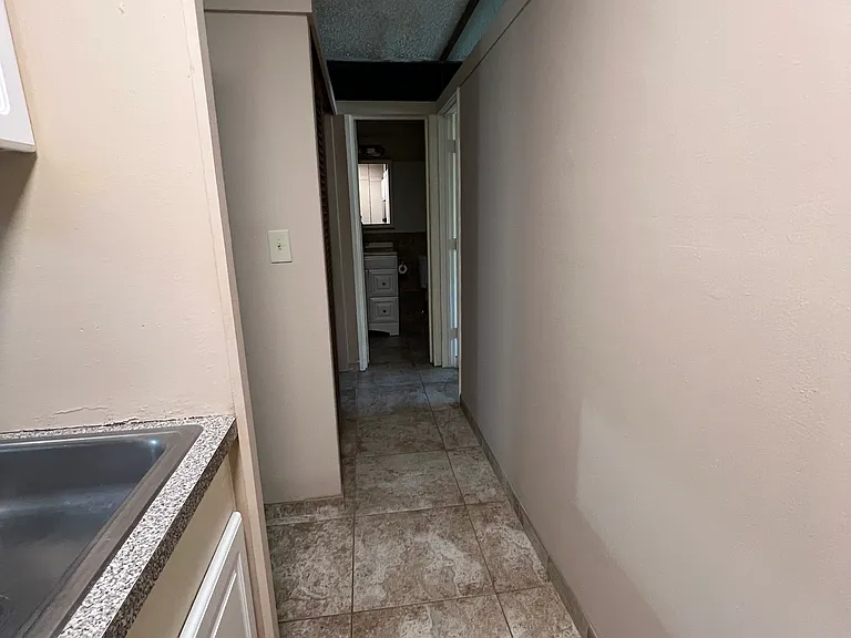 2501 NE 11th St #8 — Photo 12