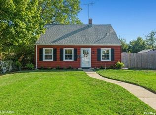 74 Crescent Ln, Levittown, NY 11756