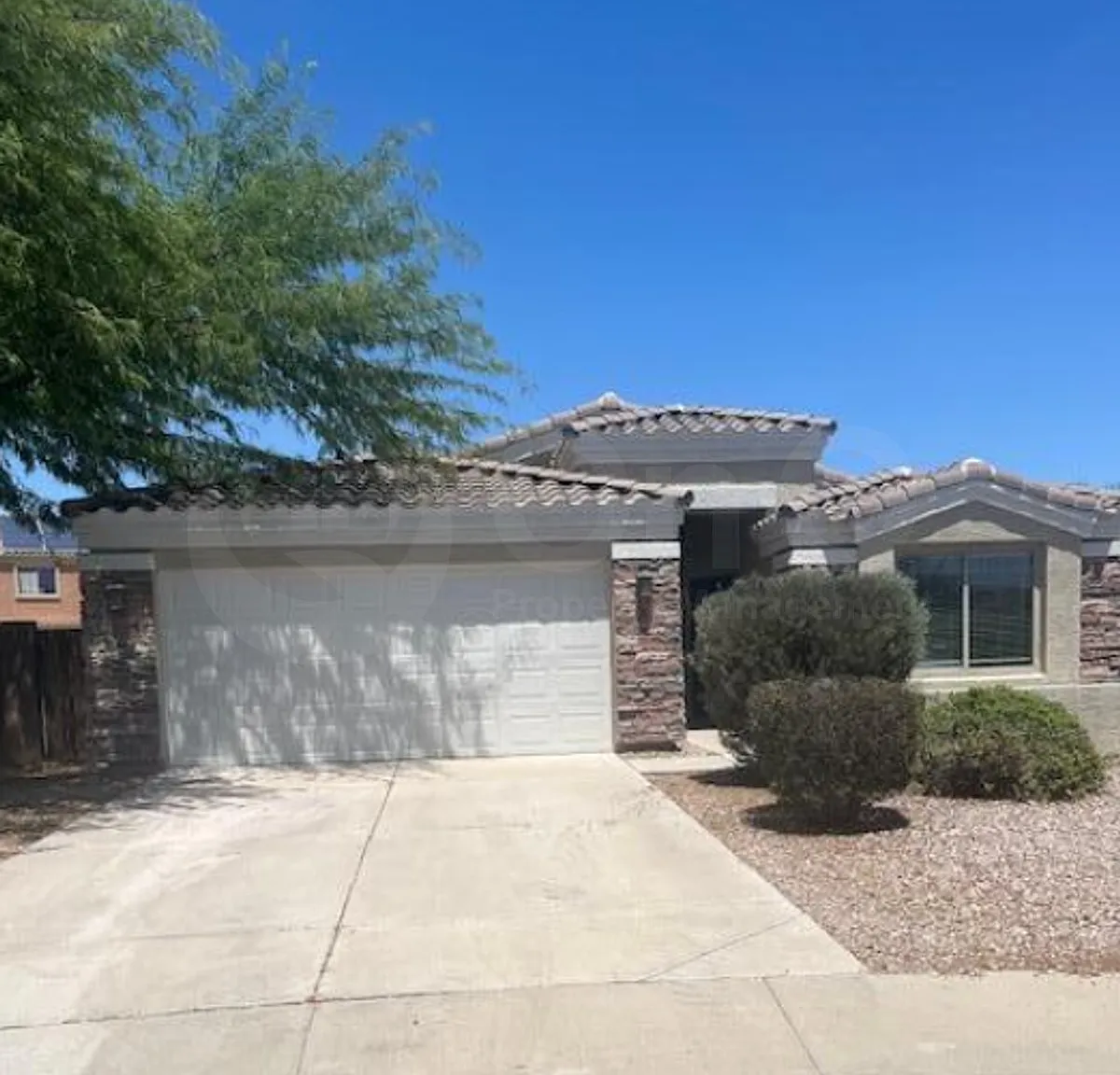4 bed, 2.0 bath, 1939 sqft, $1,799 — Photo 1