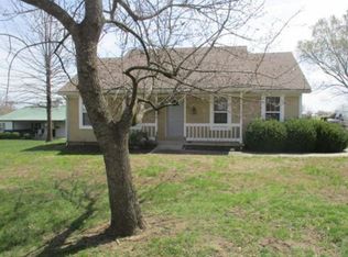 403 10th St, Garden City, MO 64747