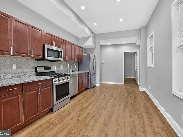 1209 E Susquehanna Ave #1 — Photo 4