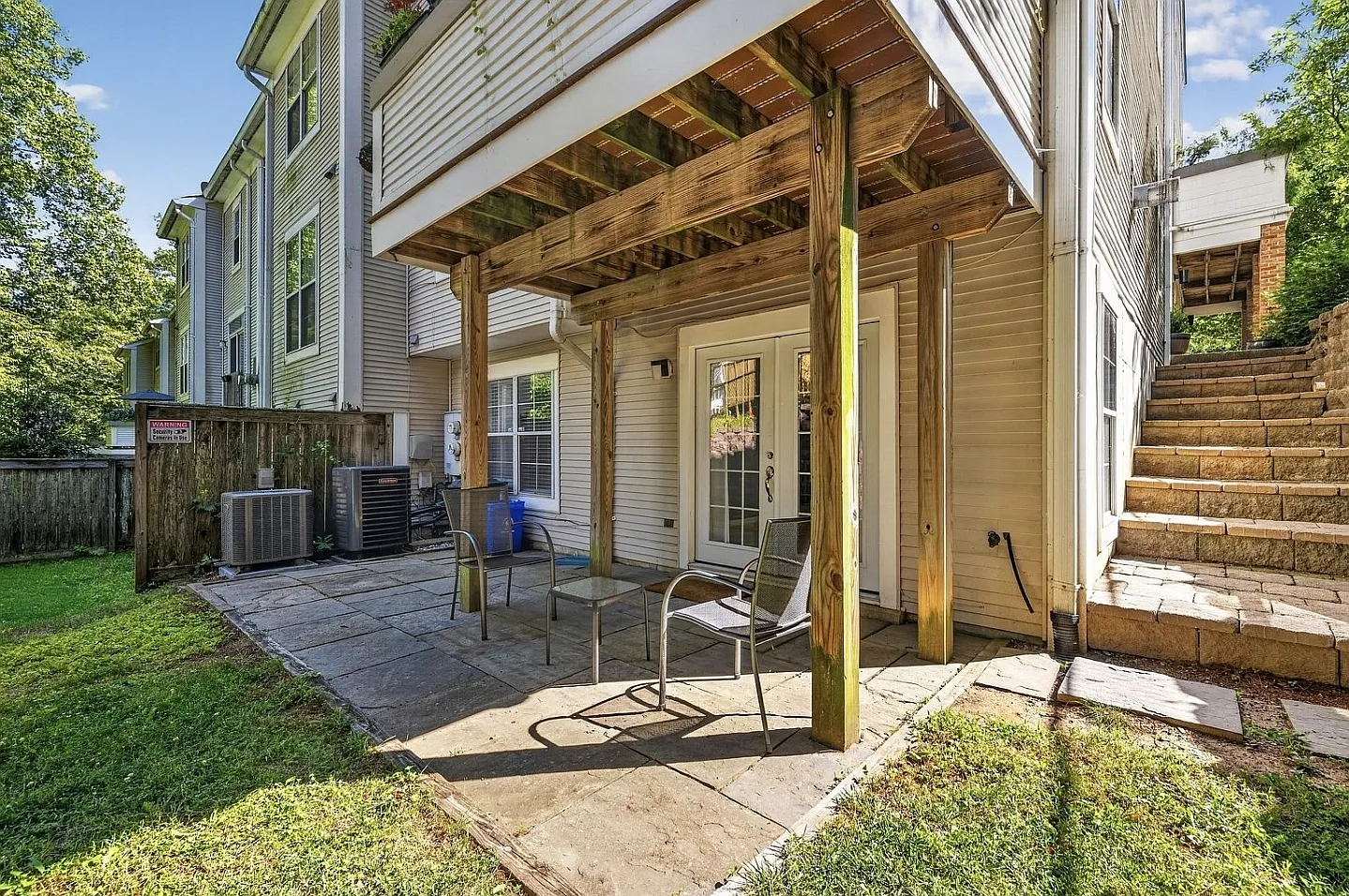 Royal Woods Ct, Gaithersburg — Photo 2