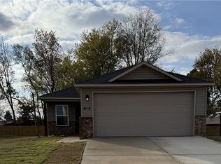 812 S Kit St, Siloam Springs, AR 72761