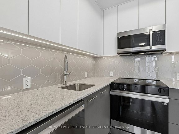 5th image of 30 Francis St S #909