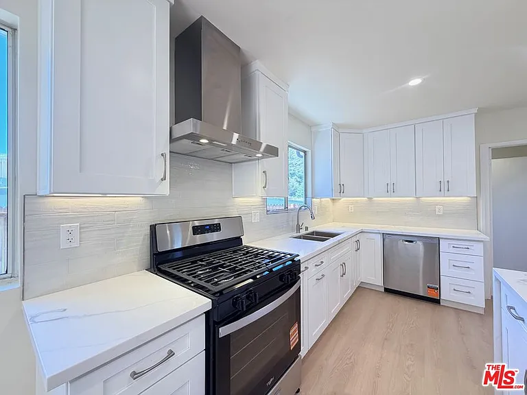 2000 San Ysidro Dr — Photo 28
