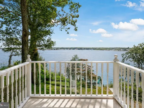 128 E Camp Walk, Island Heights, NJ 08732