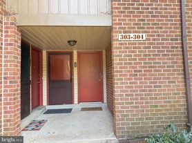 304 Cypress Point Cir, Mount Laurel, NJ