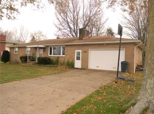 7451 Hooverdale St, Louisville, OH 44641