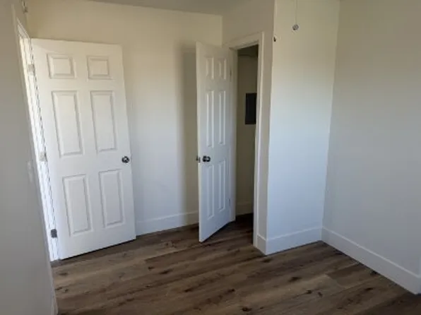 1800 1/2 Shamrock Way, Bakersfield, CA 93304