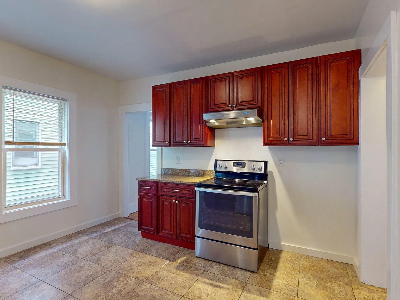 3 bed, 1221 sqft, $2,400 — Photo 4