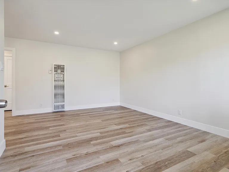 3441 Laguna Ave #2 — Photo 23