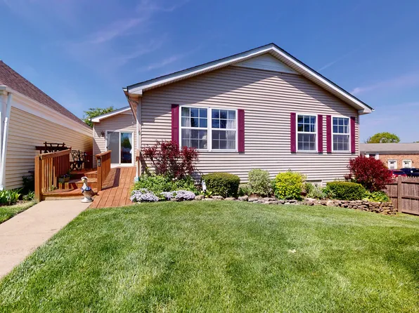 37 Garden Dr, Montgomery, IL 60538