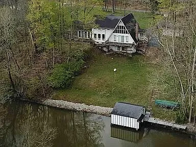5 bed, 2.5 bath, 3700 sqft, $3,000 — Photo 2