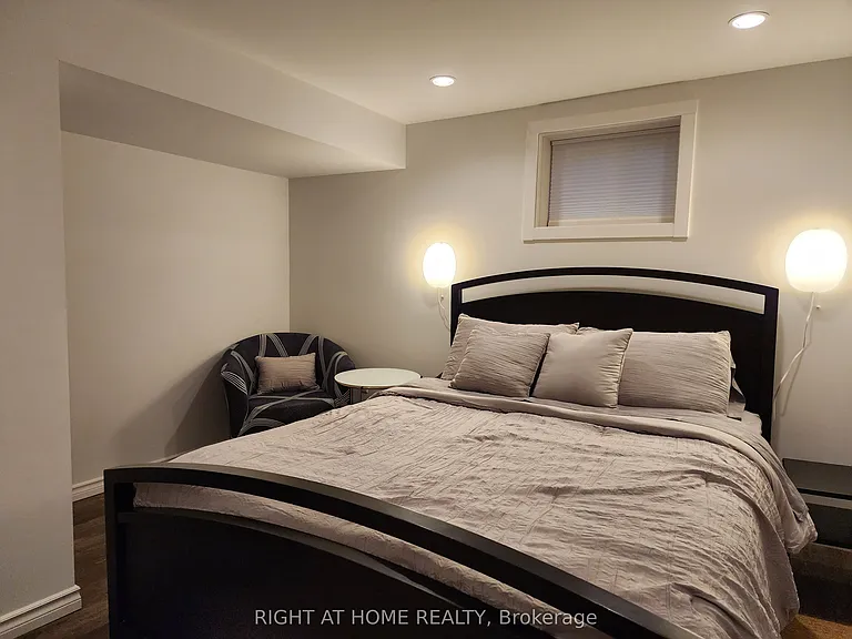 1599 Sandgate Cres #LOWER — Photo 1